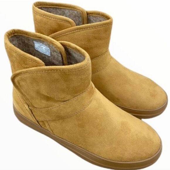 CROCS lodgepoint synth suede bootie size 5 - Picture 2 of 3